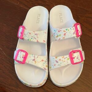 Childrens place girls slides size 3. Slightly worn.